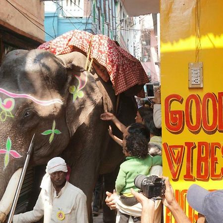 Good Vibes Hostel Benares Buitenkant foto